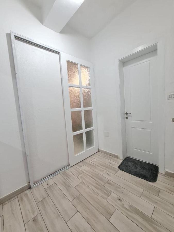 Home Center Korce Bagian luar foto