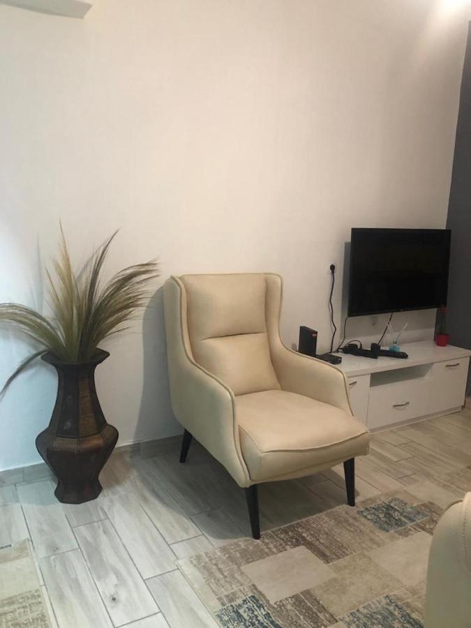 Home Center Korce Bagian luar foto